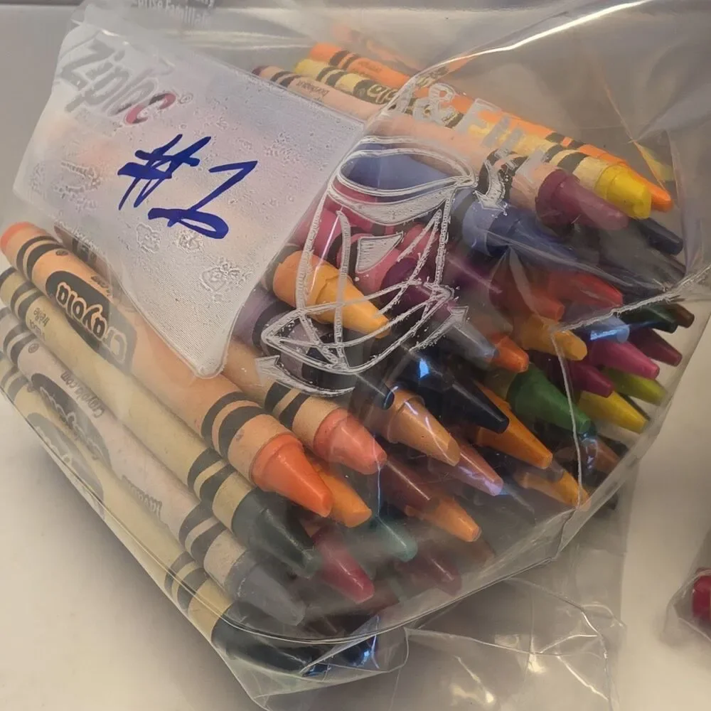 2+ lbs. Crayons Mixed Colors Whole&Broken Melting Arts & Crafts Most are Crayola